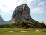 コース内にある石灰石でできた岩山